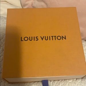 Women’s louie Vuitton belt
